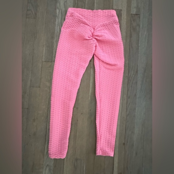 Baby pink textured cinched viral leggings size small - Picture 6 of 7